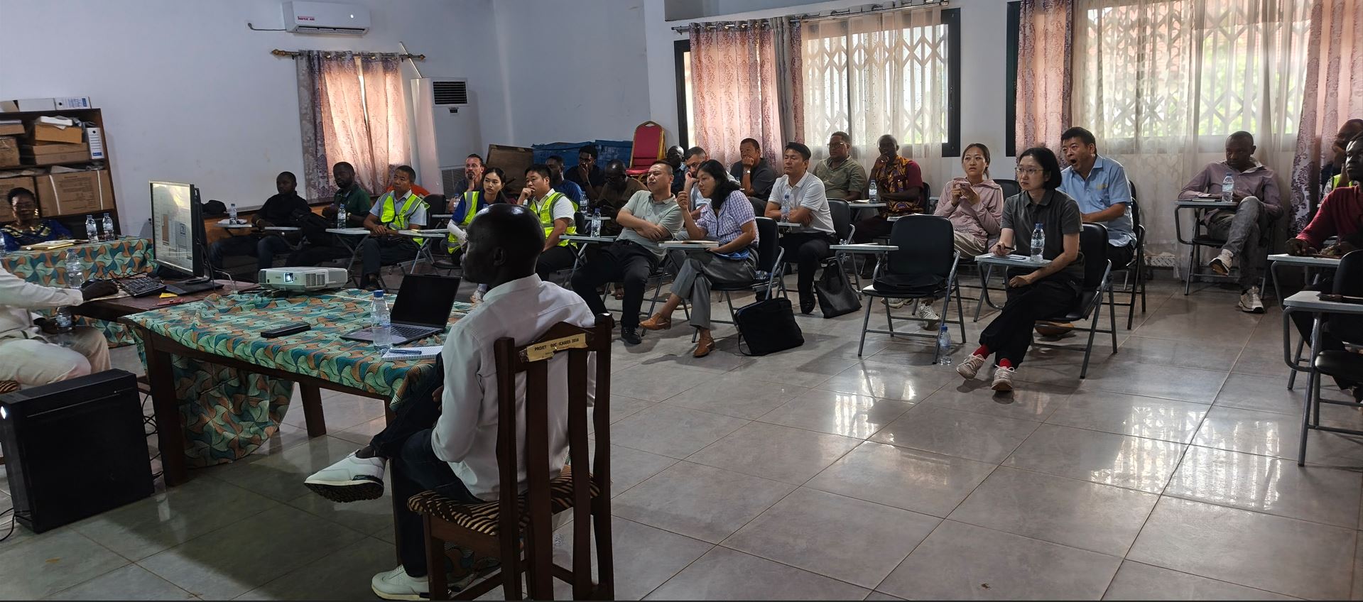ICASEES : Visite de site par les entreprises soumissionnaires et séance d’éclaircissement sur le projet de construction de l’immeuble R+5 du siège de l’ICASEES