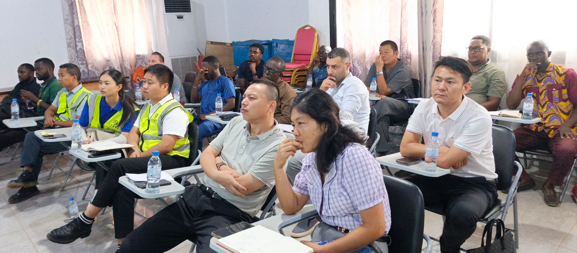 ICASEES : Visite de site par les entreprises soumissionnaires et séance d’éclaircissement sur le projet de construction de l’immeuble R+5 du siège de l’ICASEES
